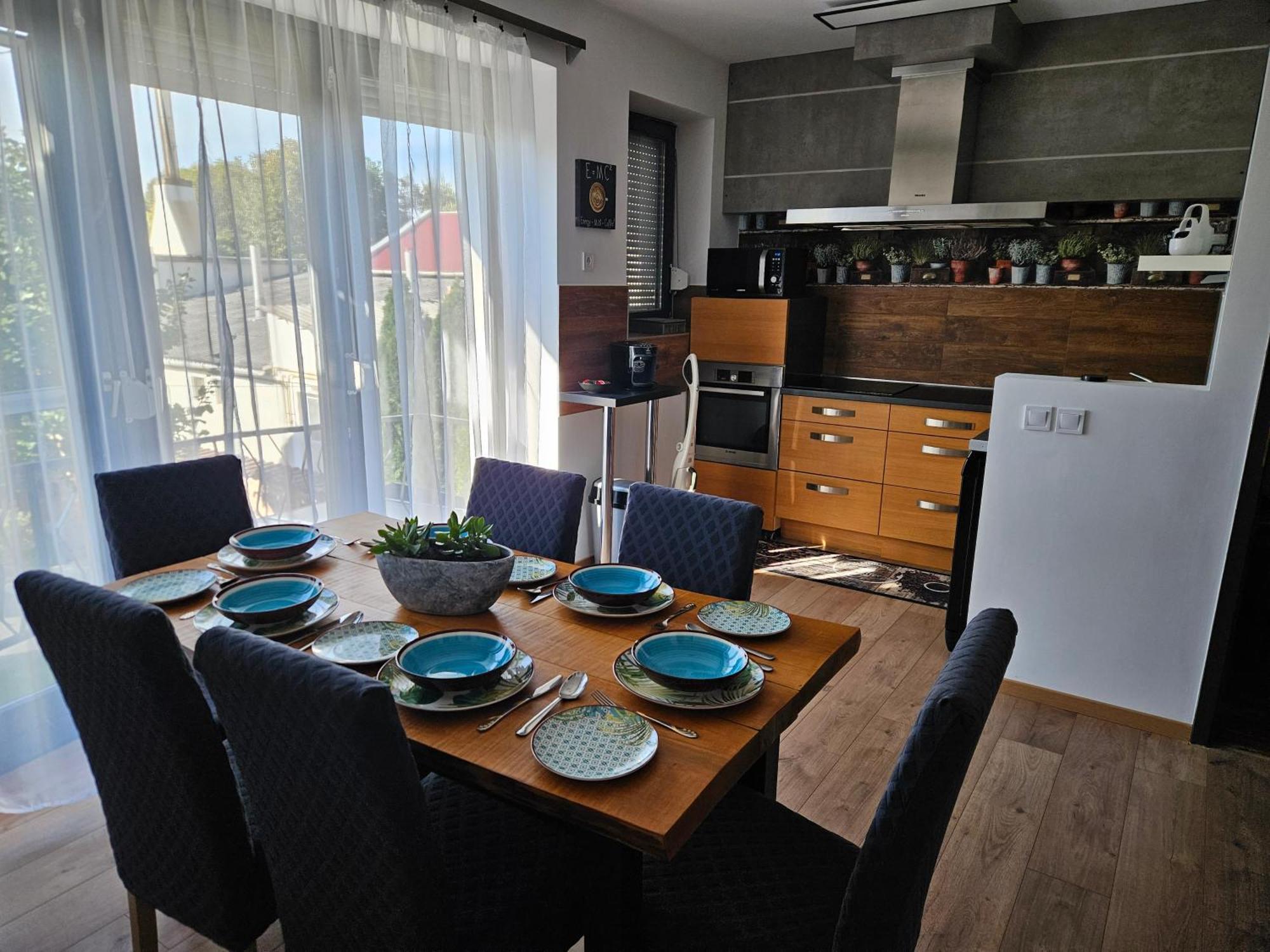Toelgyes Apartmanhaz Szeged Exterior photo